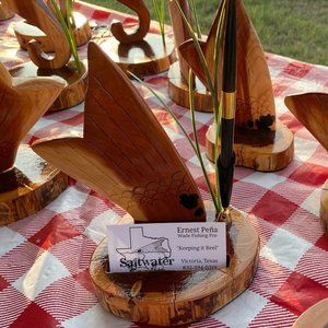 REDFISH TAIL DESKTOP CARD & PEN STAND